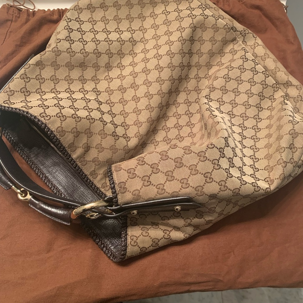 Large Gucci Bag, tan in color. Great bag!
